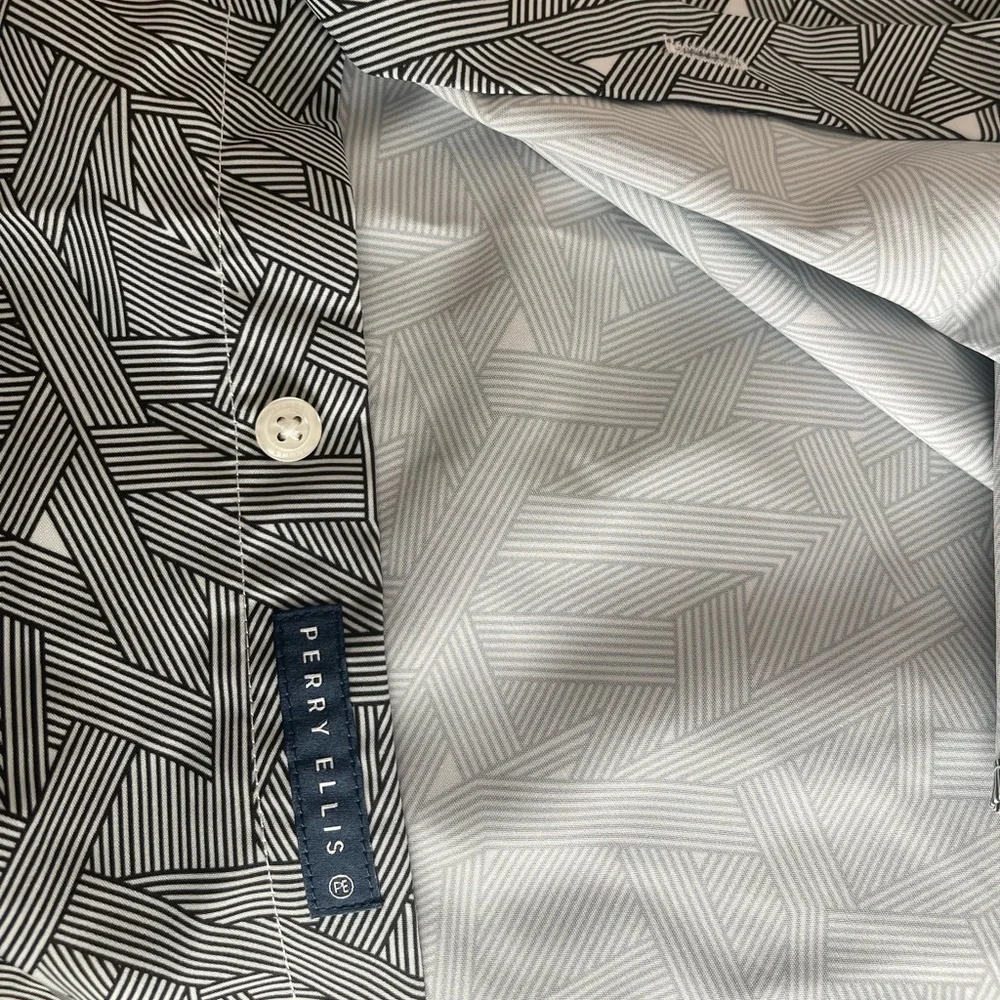 Perry Ellis Men’s longsleeve button‎ down